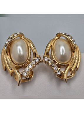Vintage Faux Pearl Rhinestone Clip On Earrings Gold Tone  1"